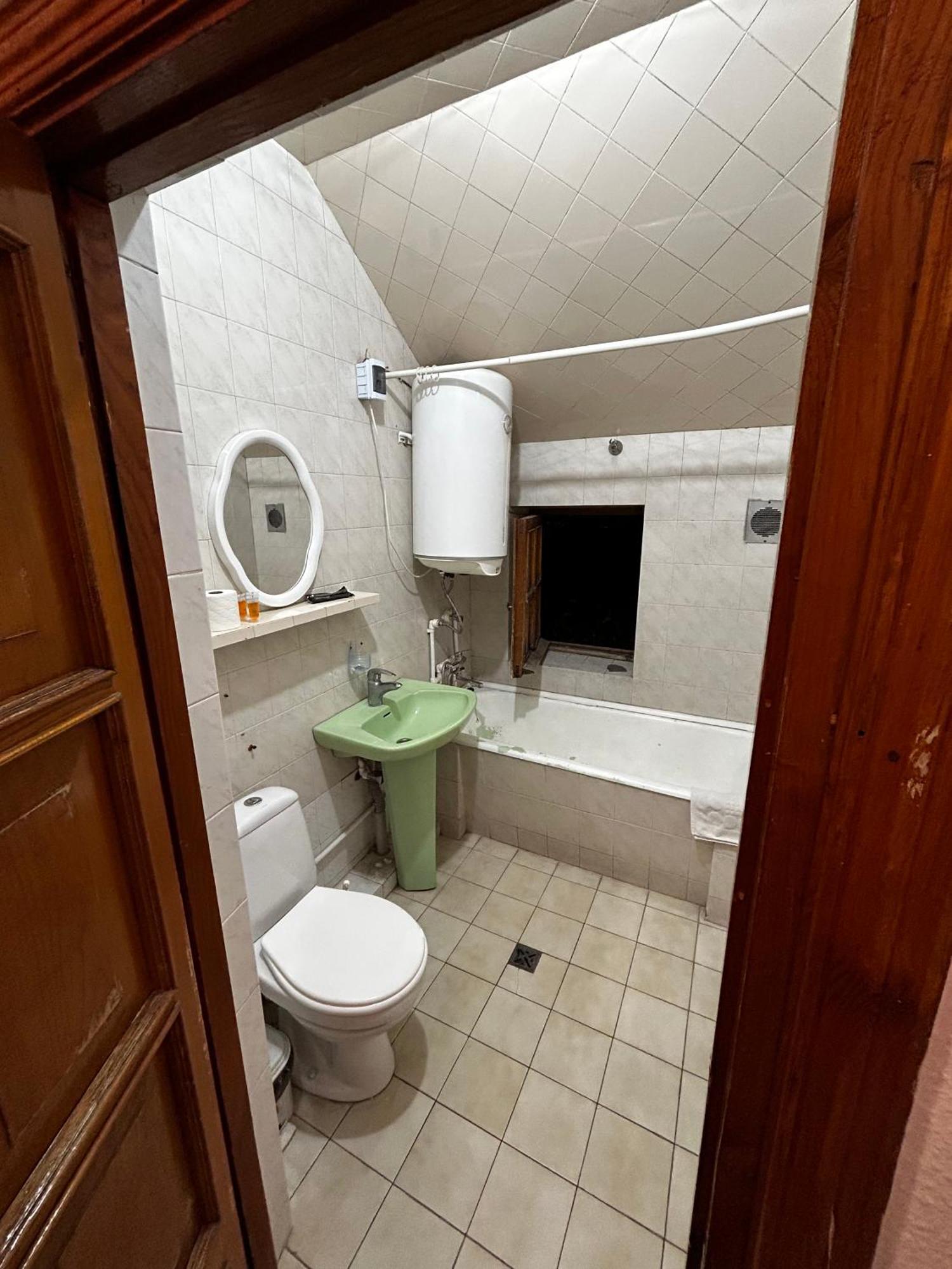 Duma Hotel Tbilisi Exteriör bild