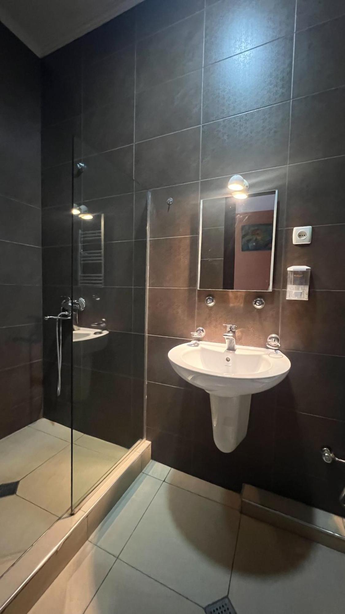 Duma Hotel Tbilisi Exteriör bild